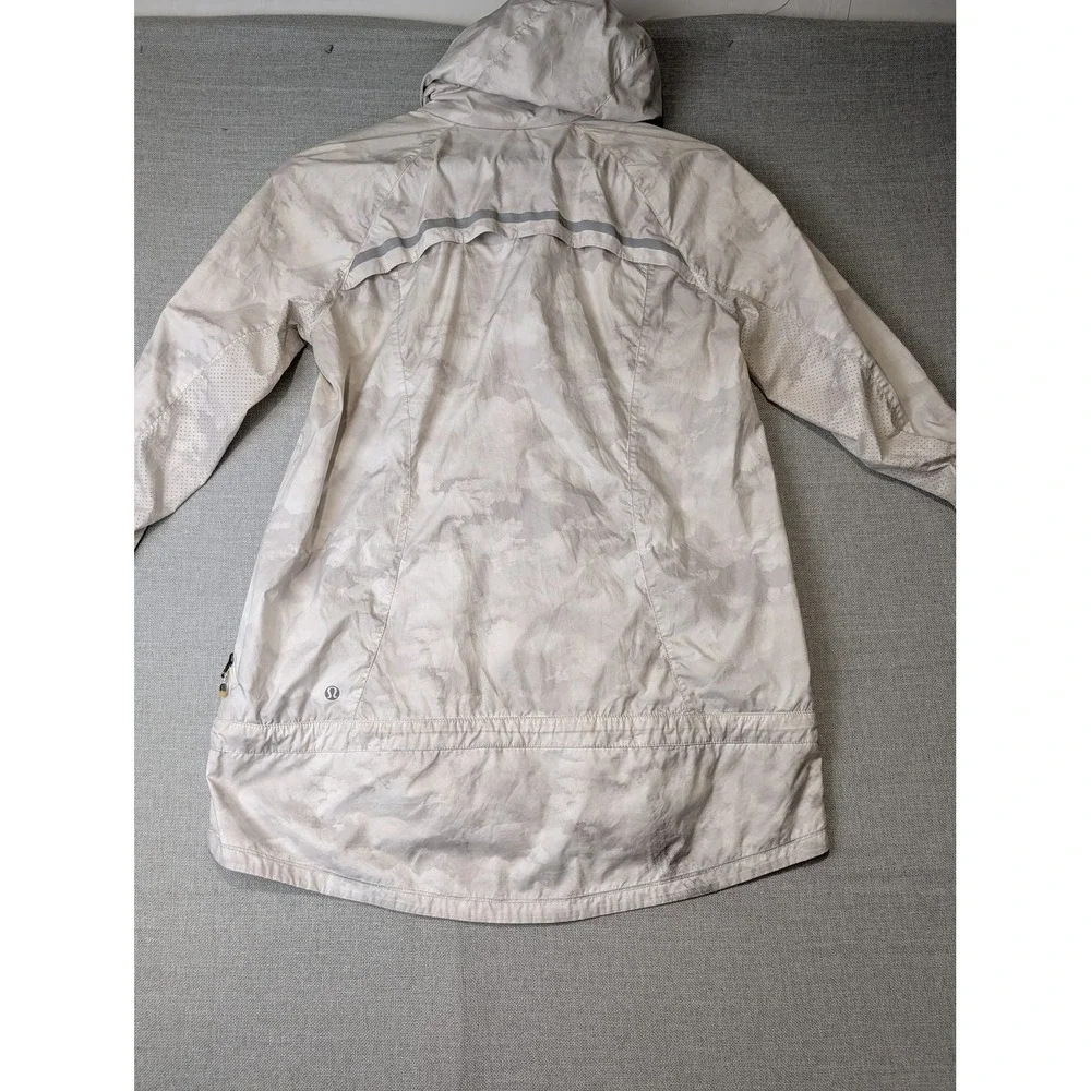 Lululemon Windbreaker Jacket Womens 8 Beige Polyester Hooded Reflective Print